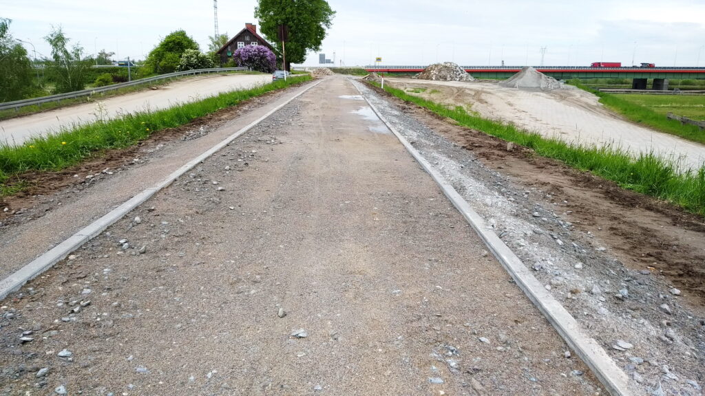 AKTUALIZACJA – Trwa budowa EuroVelo 9 w Cedrach Wielkich